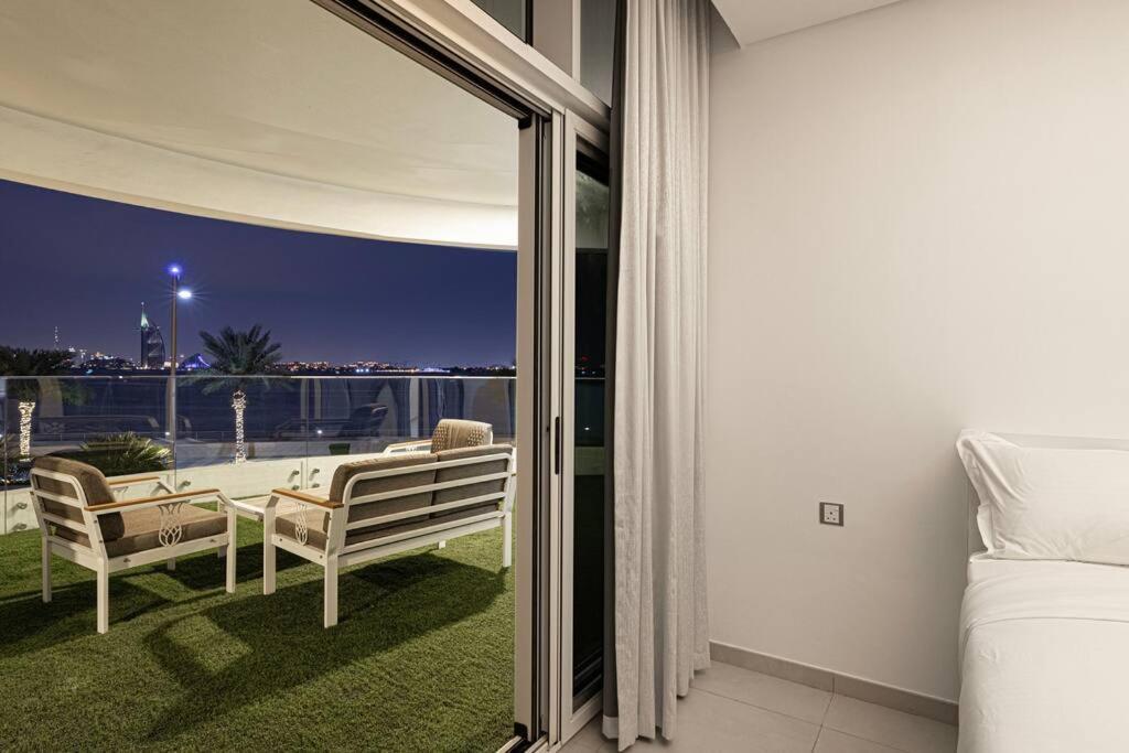 First Class 2br Expansive Balcony Oasis Appartement *