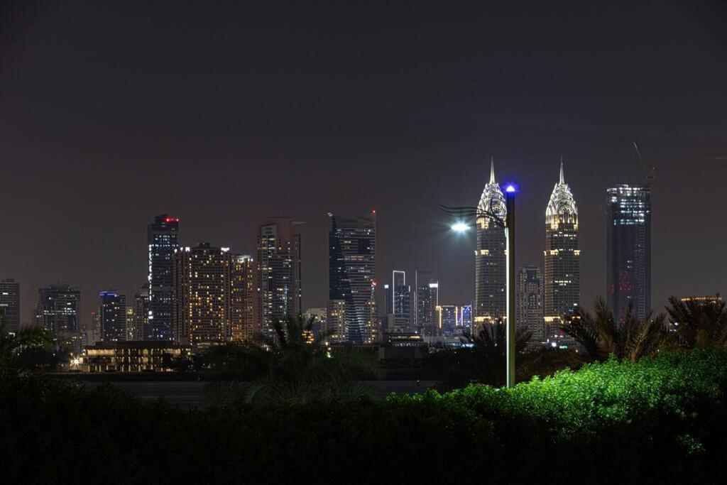 First Class 2br Expansive Balcony Oasis Appartement Dubai