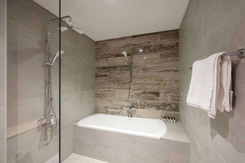 First Class Luxury 2br Palm Stunning Sea And Landmark Views Apartment