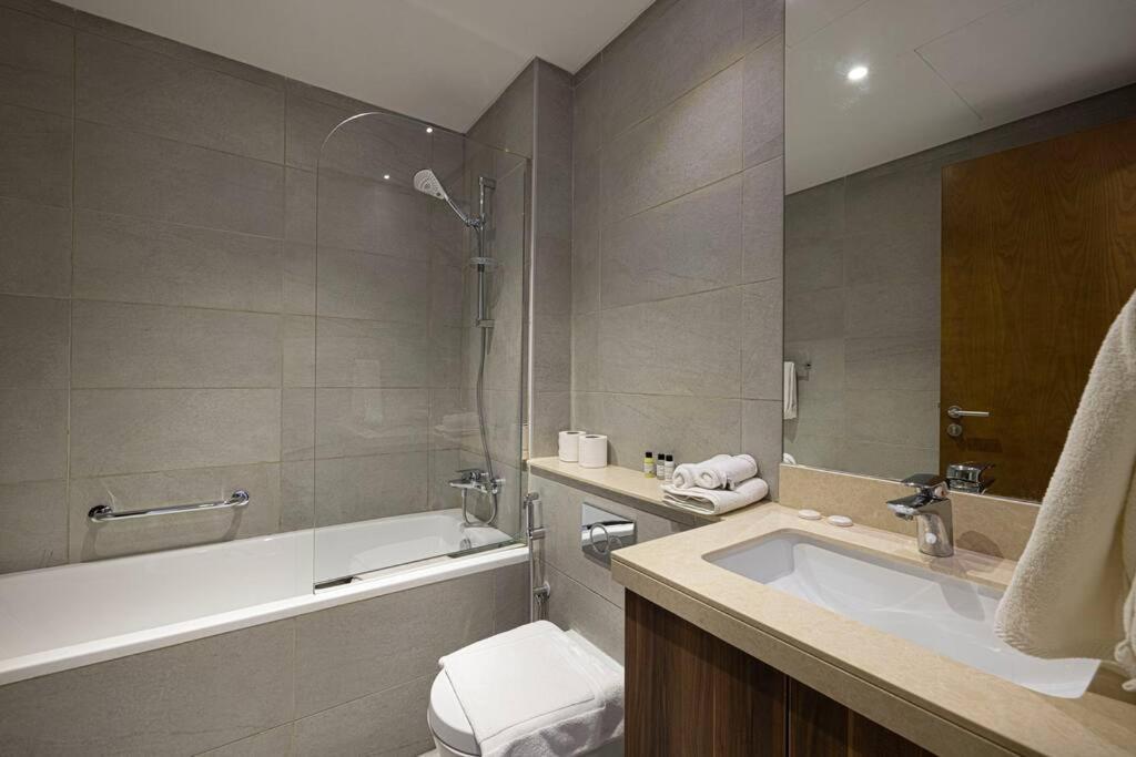 First Class 2br Expansive Balcony Oasis Appartement Dubai