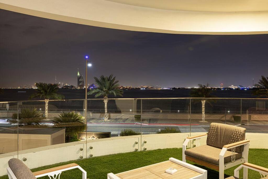 Appartement First Class 2br Expansive Balcony Oasis