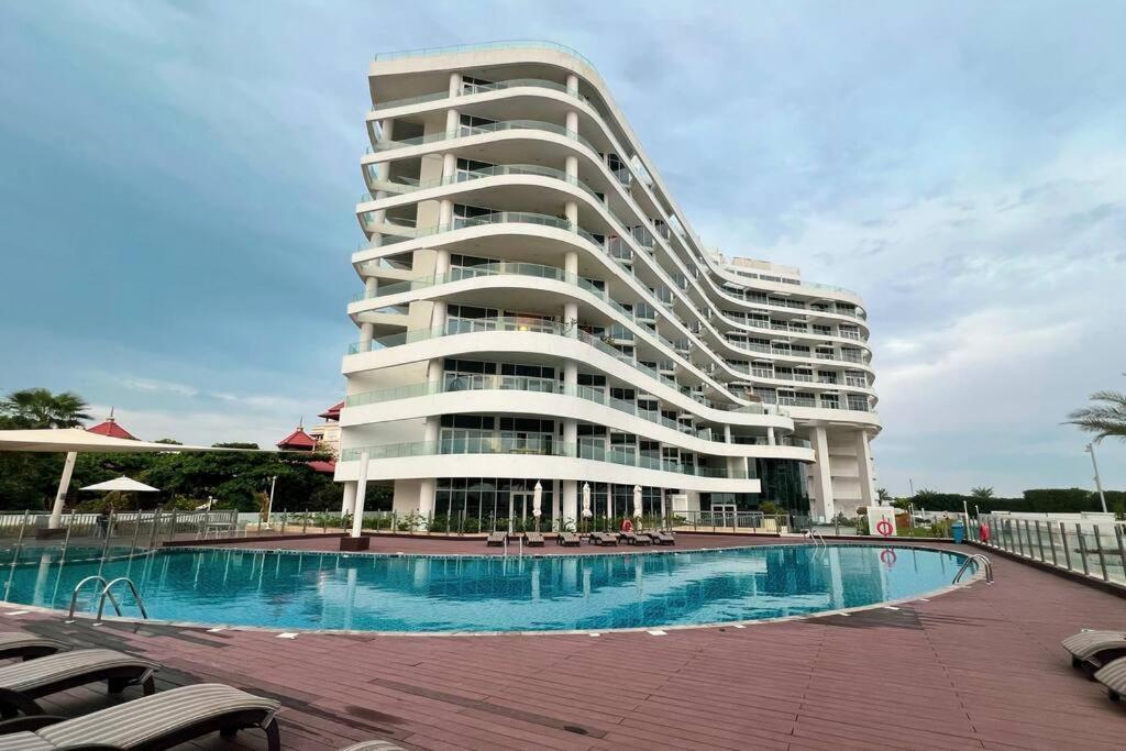 First Class 2br Expansive Balcony Oasis Appartement *